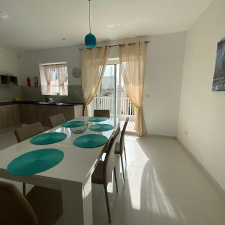 Sunshine Apartments Mellieha - Modern Three Bedroom Apartment - Apt No 2 Zewnętrze zdjęcie